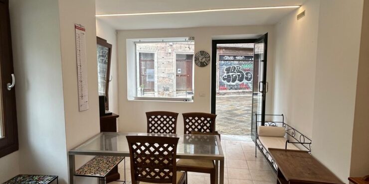 Venezia locazione ottimo negozio-studio Dorsoduro Ragusei