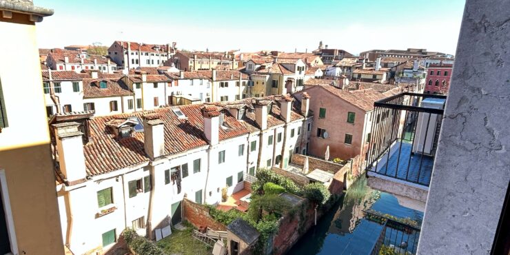 Appartamento luminoso piano alto con terrazzino