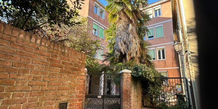 Appartamento luminoso piano alto con terrazzino